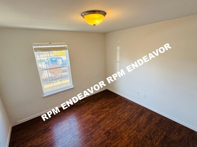 Building Photo - 2 Bed, 2 Bath, Move in Ready!