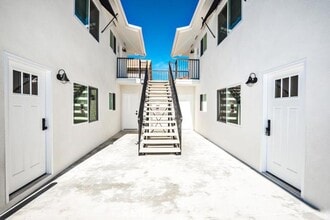 Building Photo - 555 N Olive St