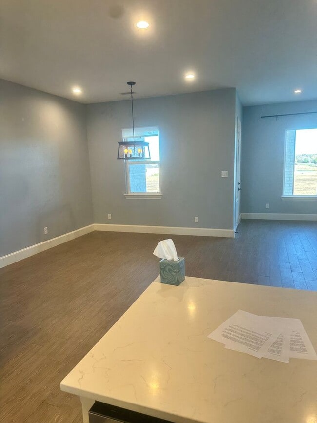 Building Photo - open concept 4bd - rent to own