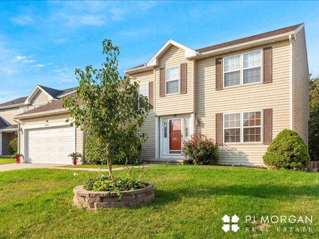 Building Photo - 4 bedroom, 3 bathroom - Available 9/15- Co...
