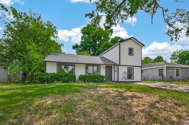 Building Photo - 5830 Southlea St