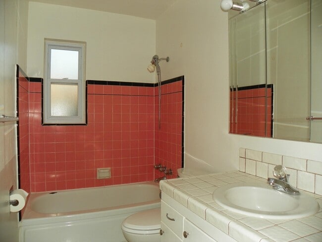 Building Photo - 8522 Flower Pl NE