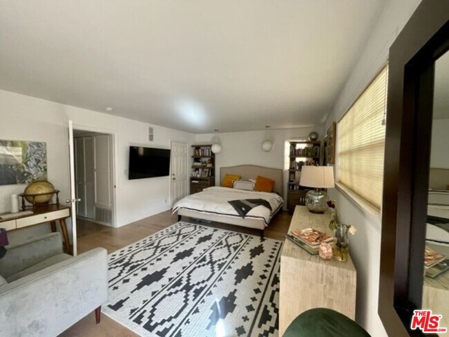 Building Photo - 126 Galleon St