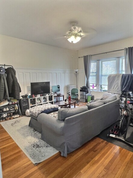 Building Photo - 1496 Beacon St