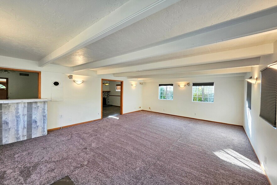 Building Photo - 9321 Donna Ave