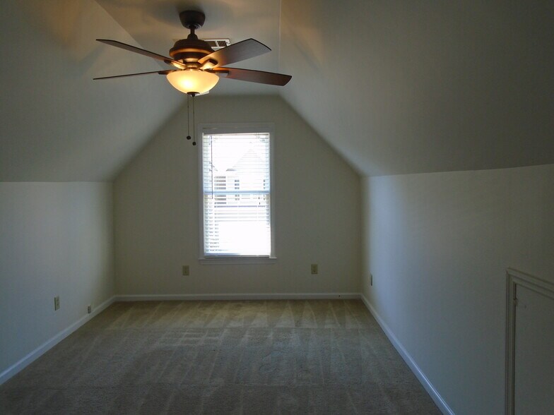 Building Photo - 3980 Brockett Walk