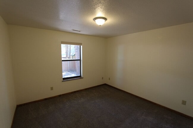 Building Photo - *LEASE PENDING* Modern 3-Bedroom Home with Garage & Private Backyard | University Highlands