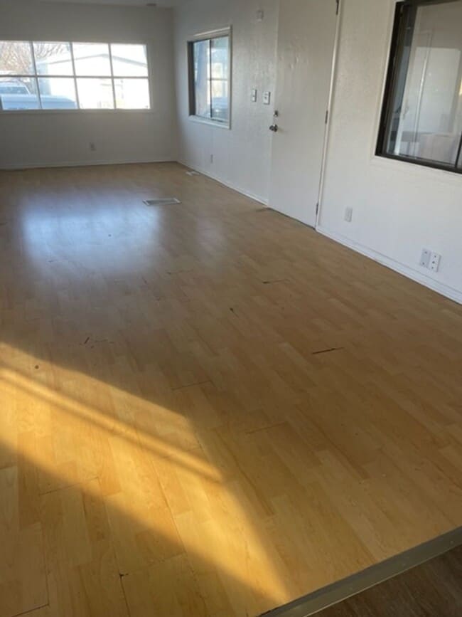 Building Photo - Welcome to the 3 Bedroom Mobile Home in Thornton! Located in the vibrant city of Denver, CO