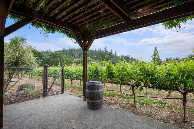 Building Photo - Coming Soon! Luxury 2 bedroom 2 bath with ...