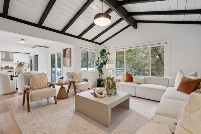 Building Photo - Updated Woodland Estates Home