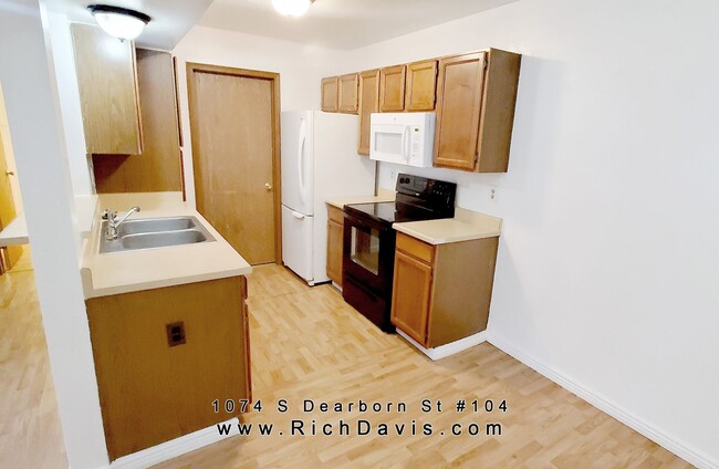 Building Photo - 1 bed 1 bath condo on Ground Level near I-...