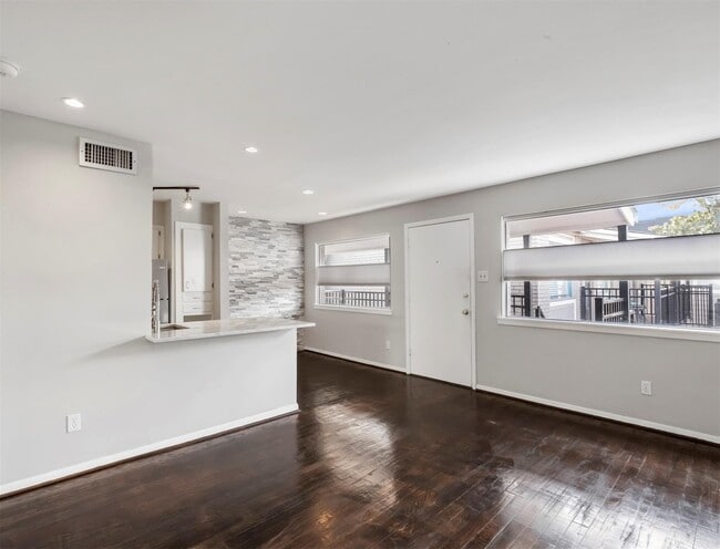 Building Photo - 309 Stratford St