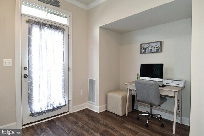 Building Photo - Location!! Like-New!! Convenience!!