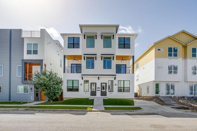 Building Photo - 2335 Benbrook Blvd
