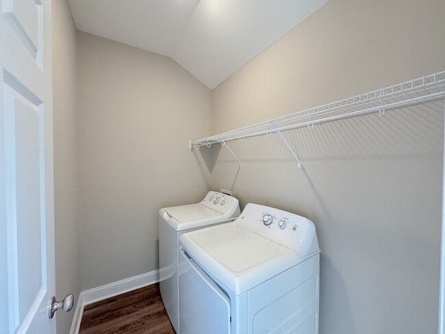 Building Photo - 215 Way Bill Cir