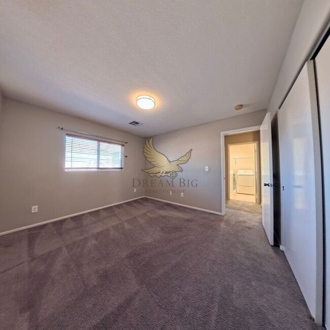 Building Photo - 548 Haunts Walk Ave