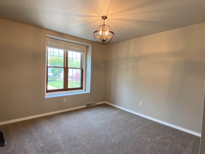 Building Photo - 1124 Nier Ct