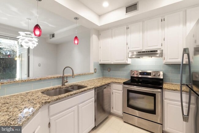 Building Photo - 6944 Ellingham Cir