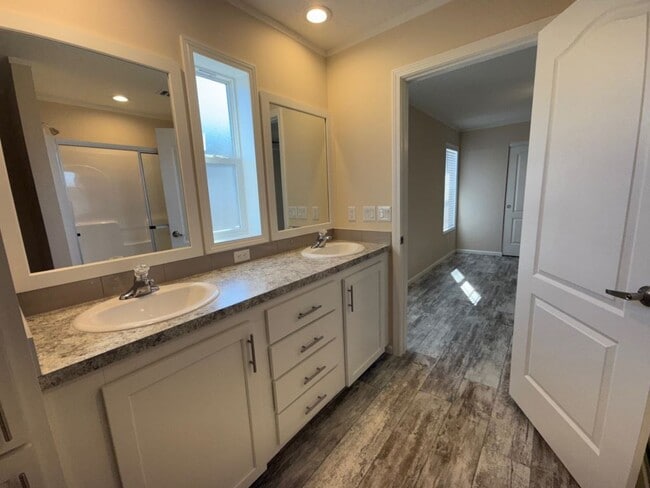 Building Photo - 4 Tahitian Dr