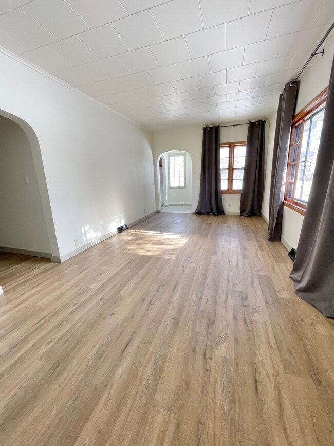 Building Photo - 512 Single Family Home