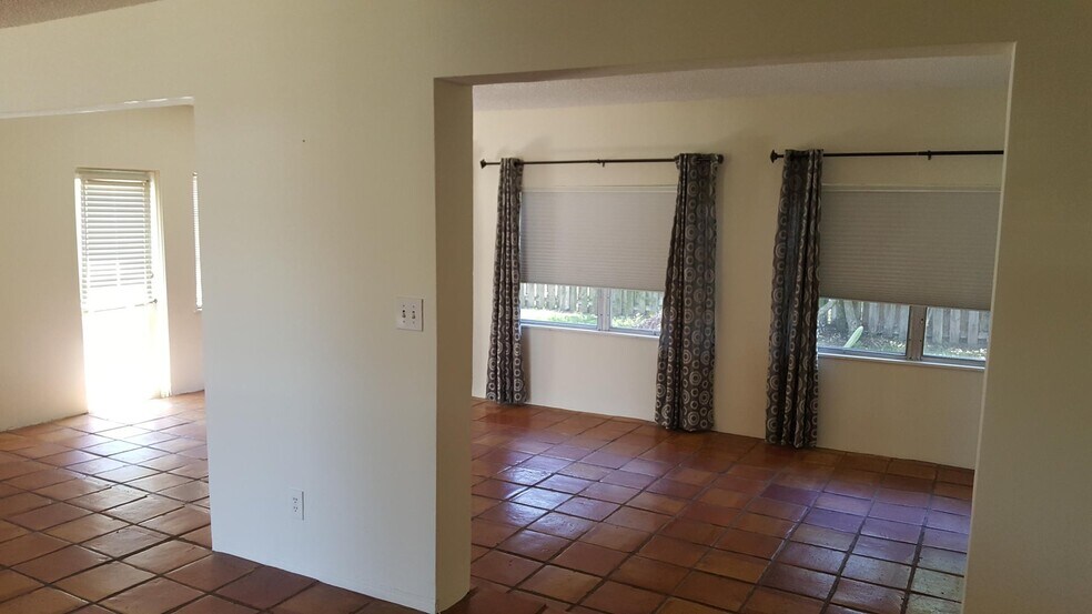 Building Photo - 1132 SW 3rd St