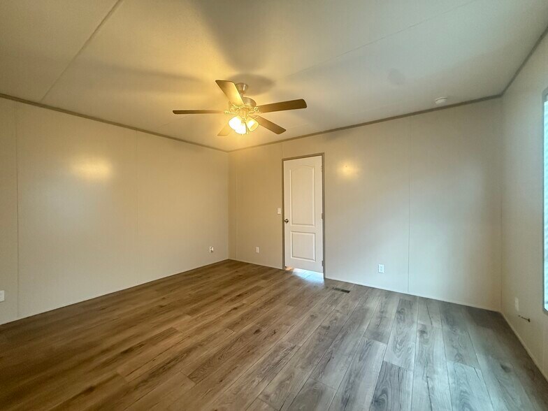 Building Photo - 210 Betty St