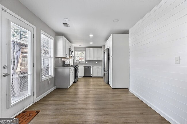 Building Photo - 5720 Crow Dr