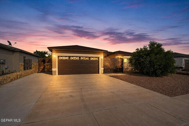 Building Photo - 641 Bariloche Dr