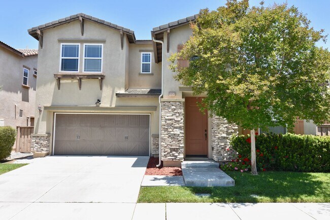 Building Photo - AVAILABLE NOW: 4 Bd/3Ba in Great Oak Schoo...