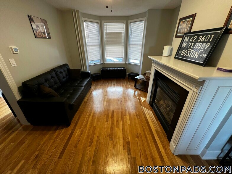 Building Photo - 45 Old Harbor St