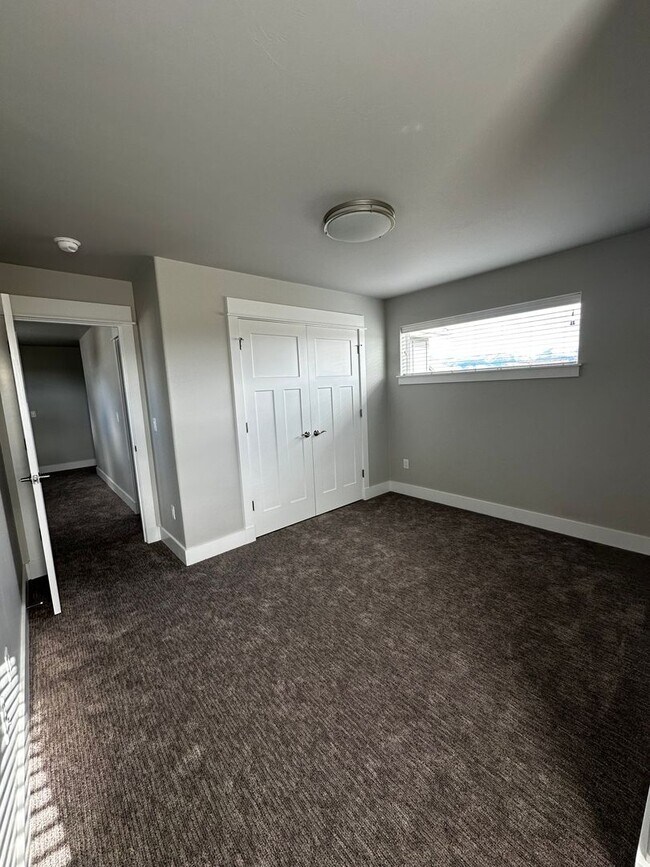Building Photo - Beautiful and New 3 Bedroom Home