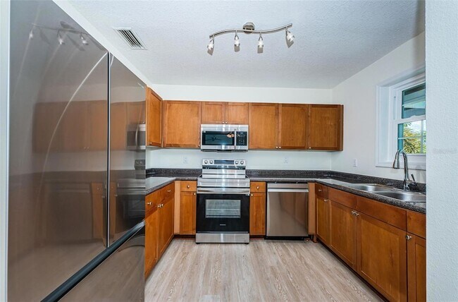 Building Photo - 251 Pompano Dr SE