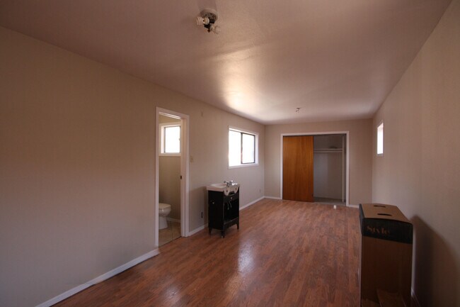 Building Photo - 5829 Macaw Ave