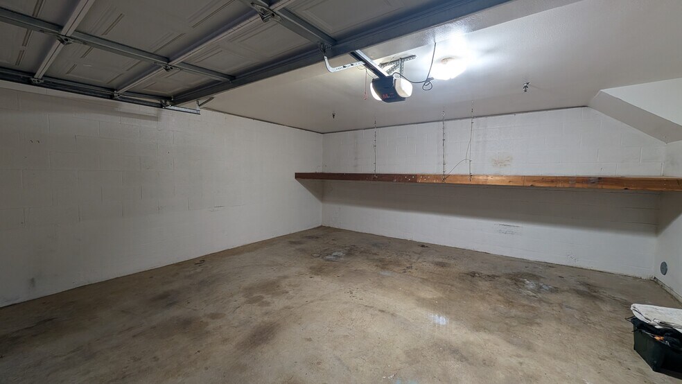 Building Photo - 1300 S Mayflower Ave