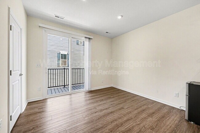Building Photo - 6222 Cleburne Ct