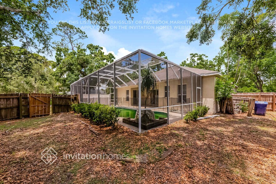 Building Photo - 3960 Woodview Dr