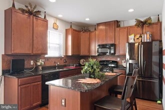Building Photo - 2613 Glenriver Way