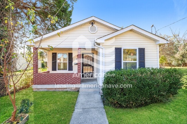 Building Photo - 2218 W Madison St