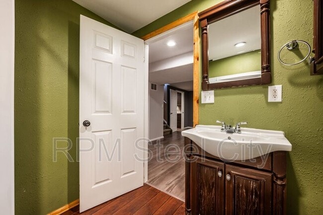 Building Photo - 4645 Ridge Dr