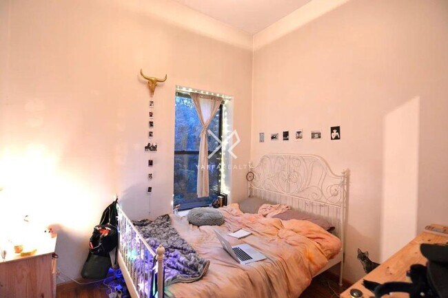 Building Photo - 2 bedroom in BROOKLYN NY 11206