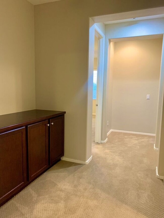 Building Photo - MOVE IN SPECIALS !! 4BD 3BA in South Tempe...