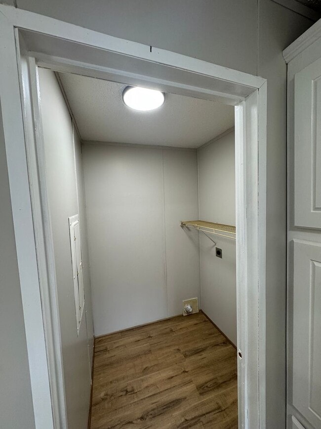 Building Photo - 3 Bed, 2 Bath Mobile Home Near Coldwater E...