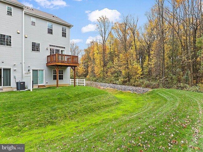 Building Photo - 523 Chestnut Ct