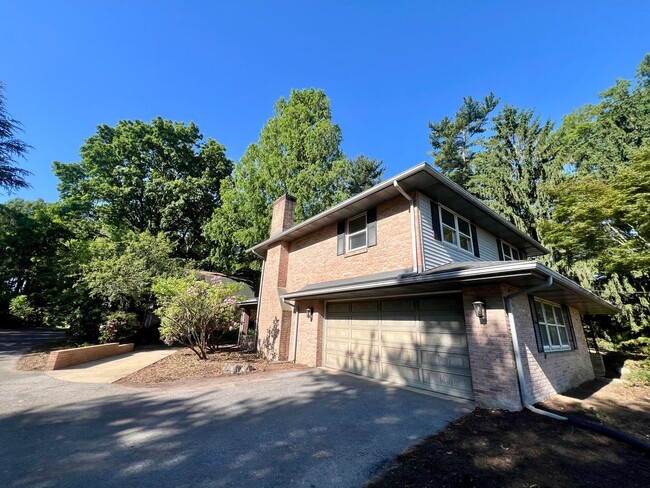 Building Photo - Spacious 3-Bedroom 2 Bath Home
