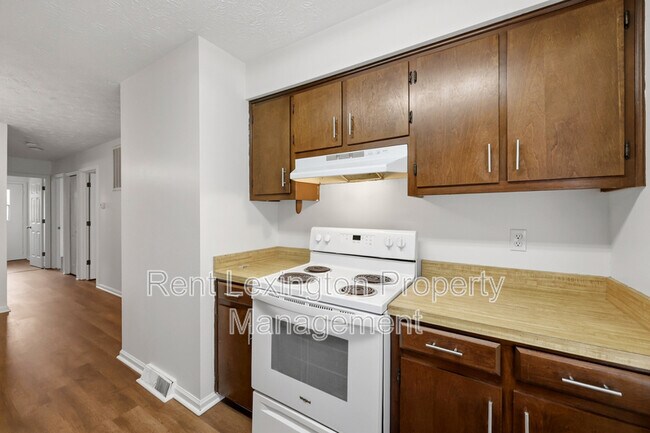 Building Photo - 3215 Aqueduct Dr