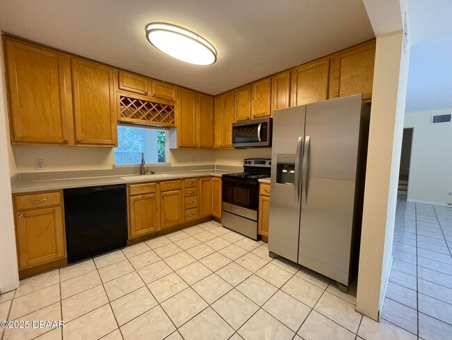 Building Photo - 525 Tarragona Way