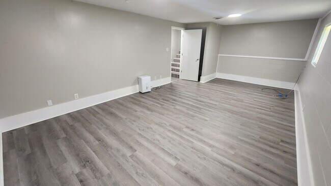 Building Photo - 4 BR / 2.5 BA Single family home