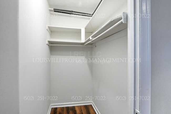 Building Photo - 160 W Blue Lick Rd