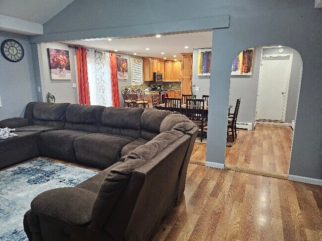 Building Photo - 4 Parente Ln N