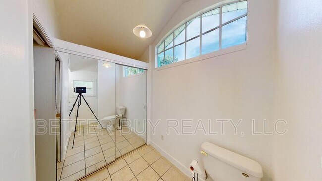 Building Photo - 300 N Church St